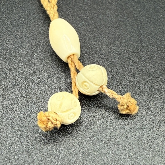 Hawaiian Māori Carved Bone Hook Pendant Hand-carved Cream and Rope Necklace - Picture 9 of 9